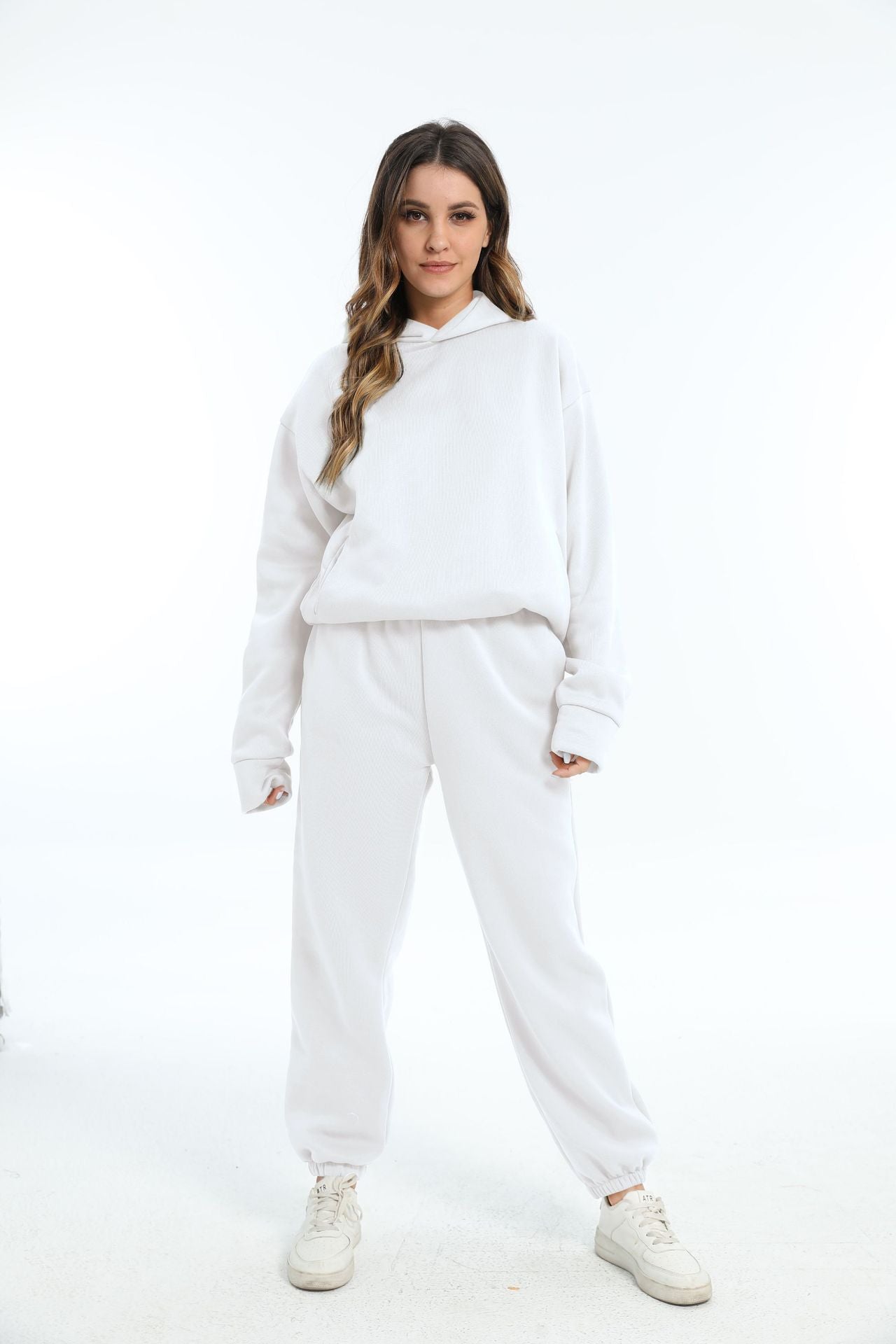 Sudadera y Pantalones Deportivos Clásicos