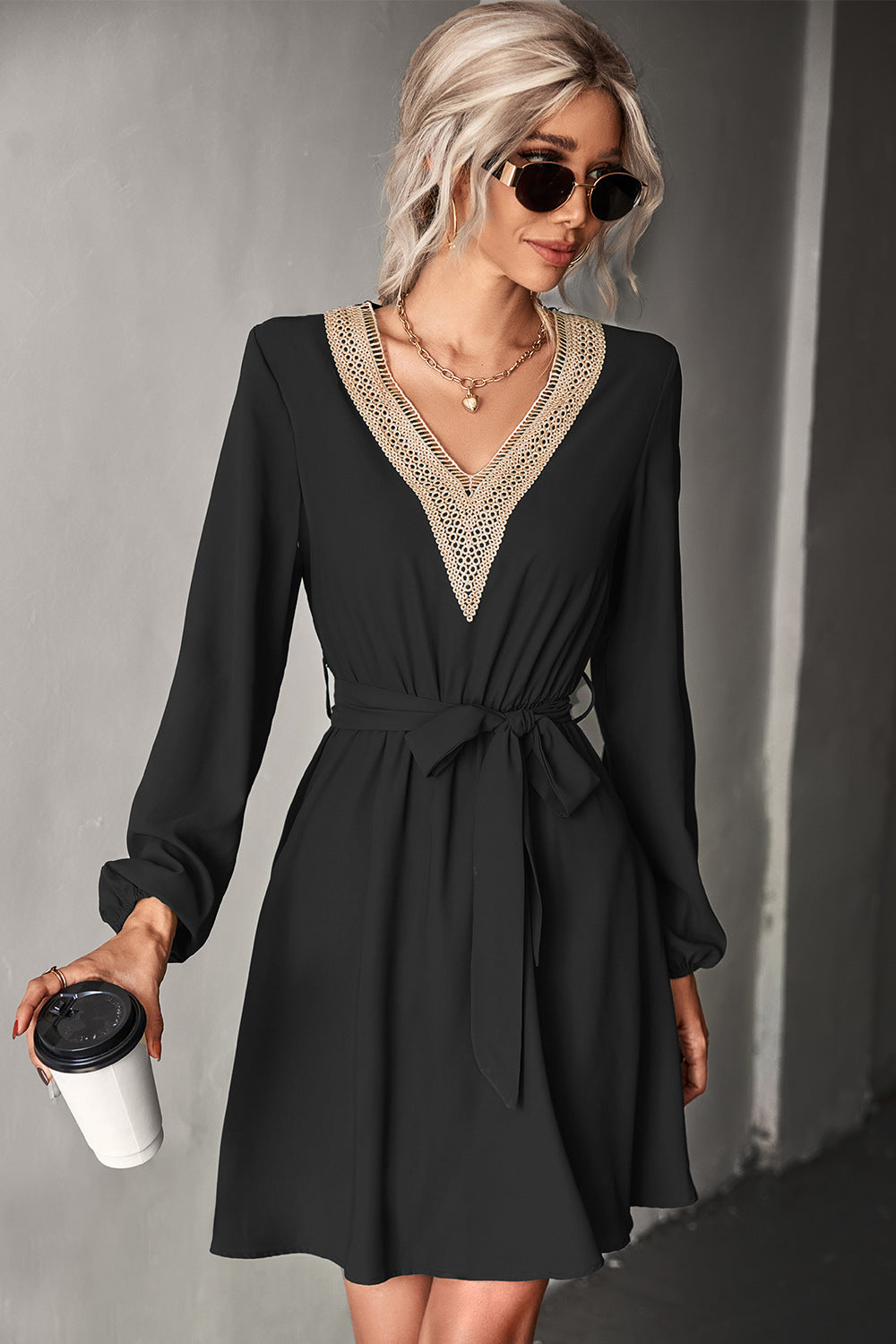 Vestido Midi Cintura Marcada con Escote Floral