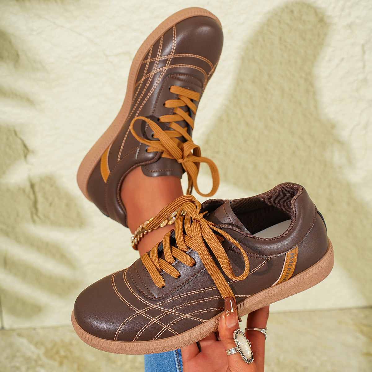 Zapatillas Clásicas con Cuentas y Cordones