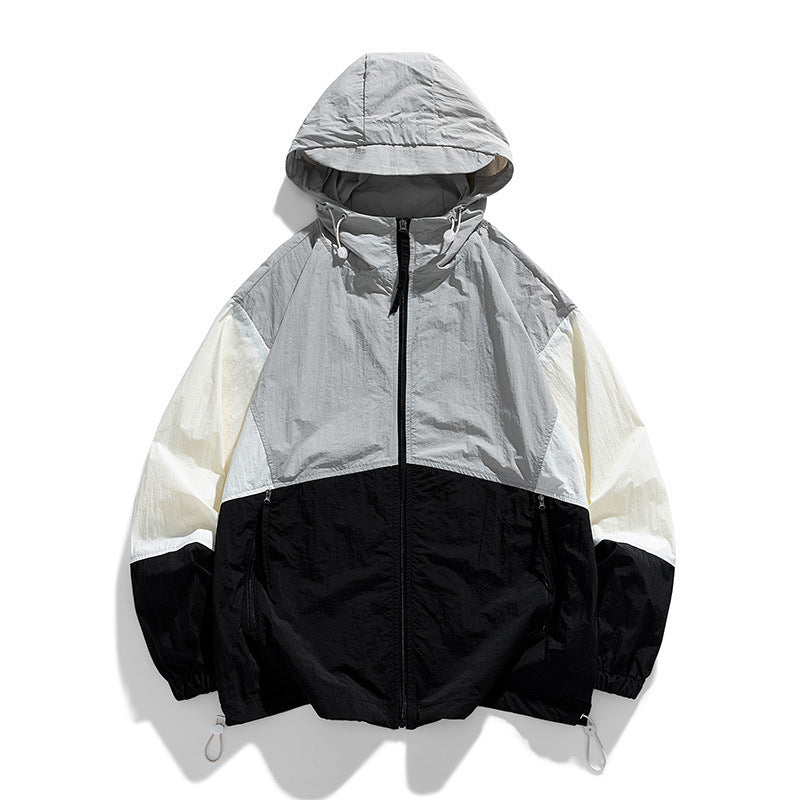 Chaqueta deportiva con capucha ligera