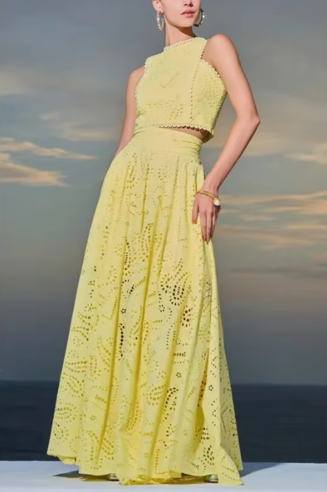 Vestido Lino Corto con Falda Larga