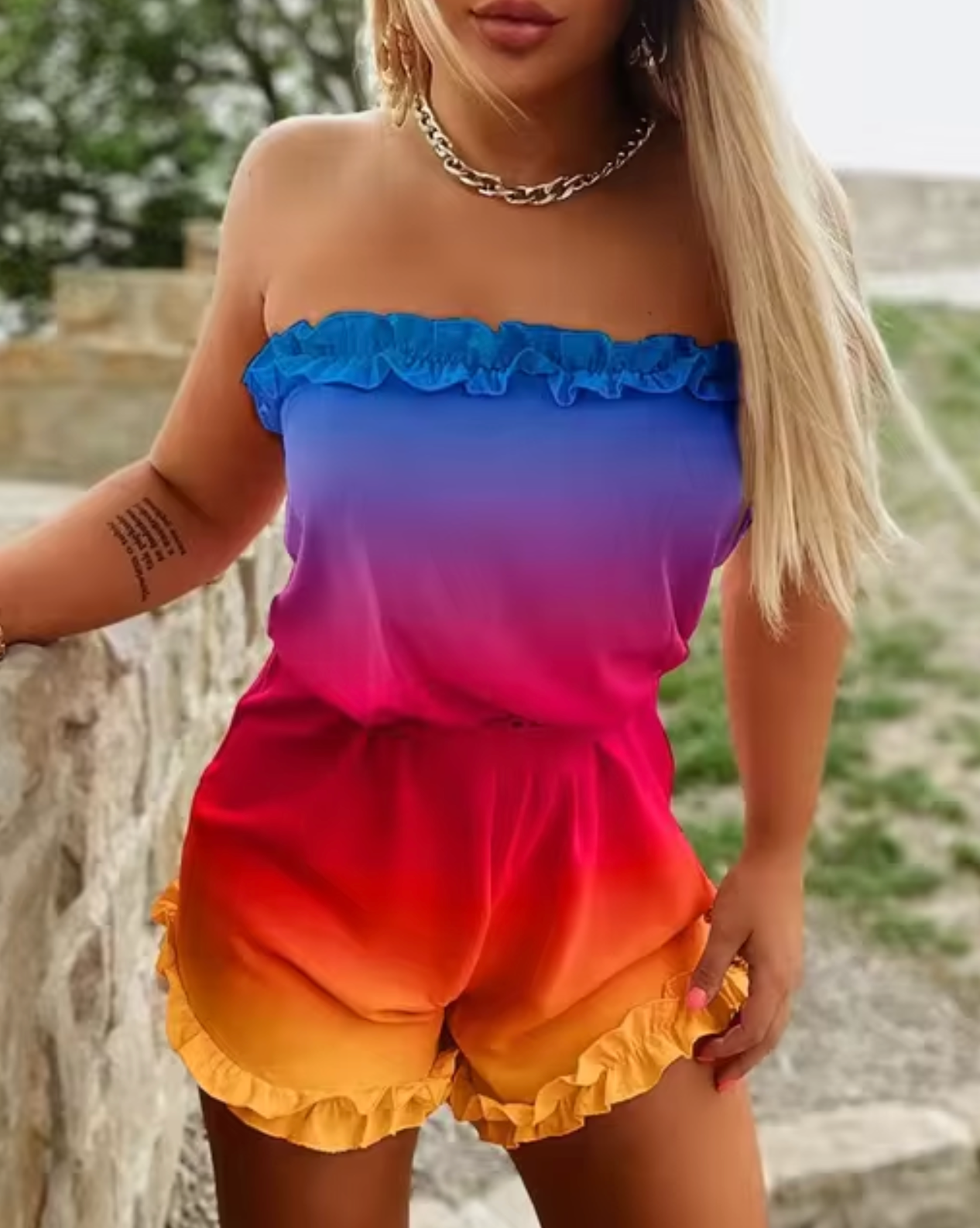 Muñeca de Peluche Colorida con Falda Volante
