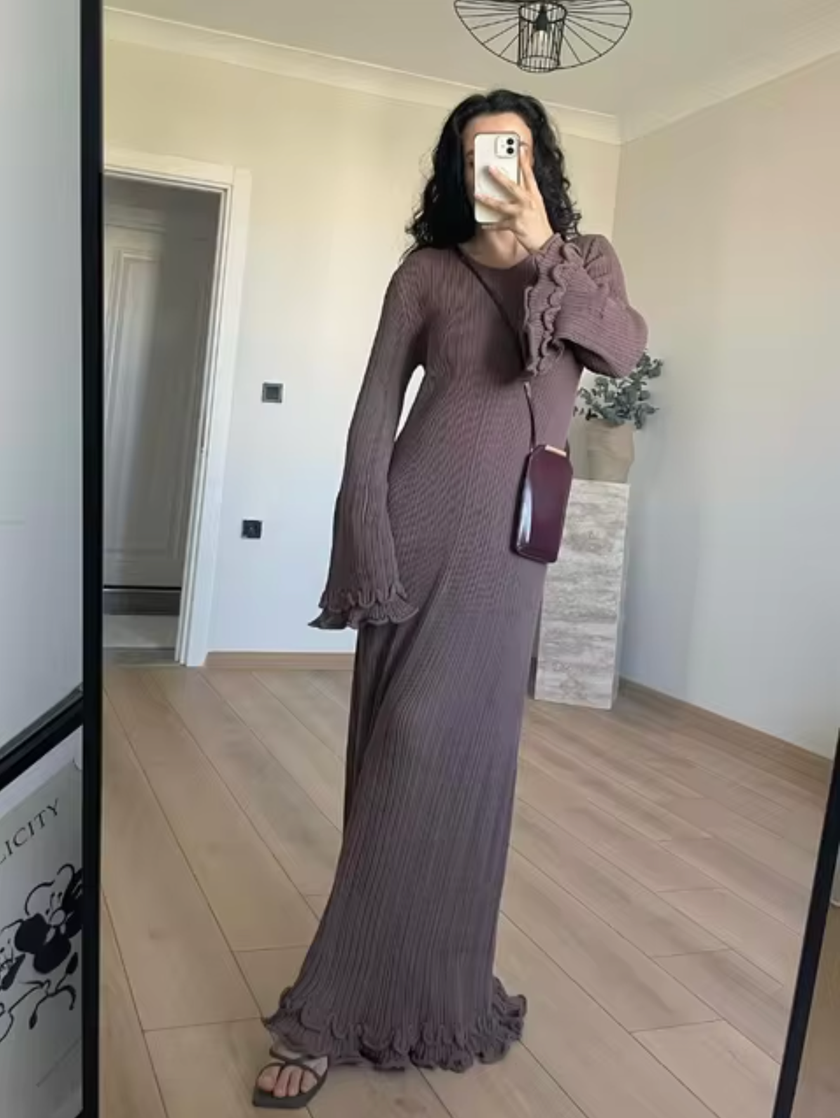 Vestido Largo de Punto con Volantes Elegante