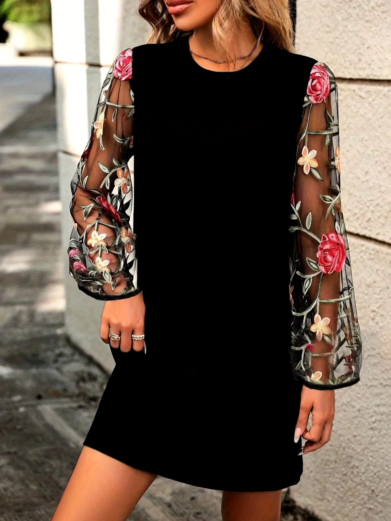 Vestido Noche Elegante con Mangas Tulle - Vestiria
