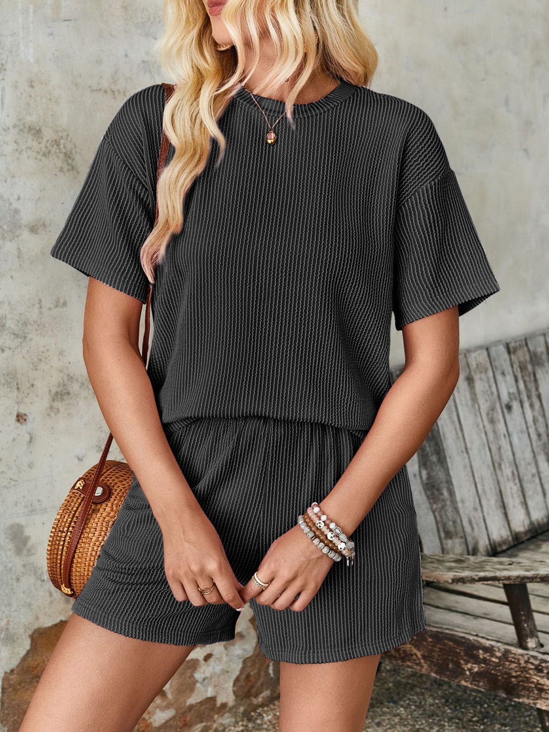 Conjunto de verano de rayas con top corto y pantalón corto