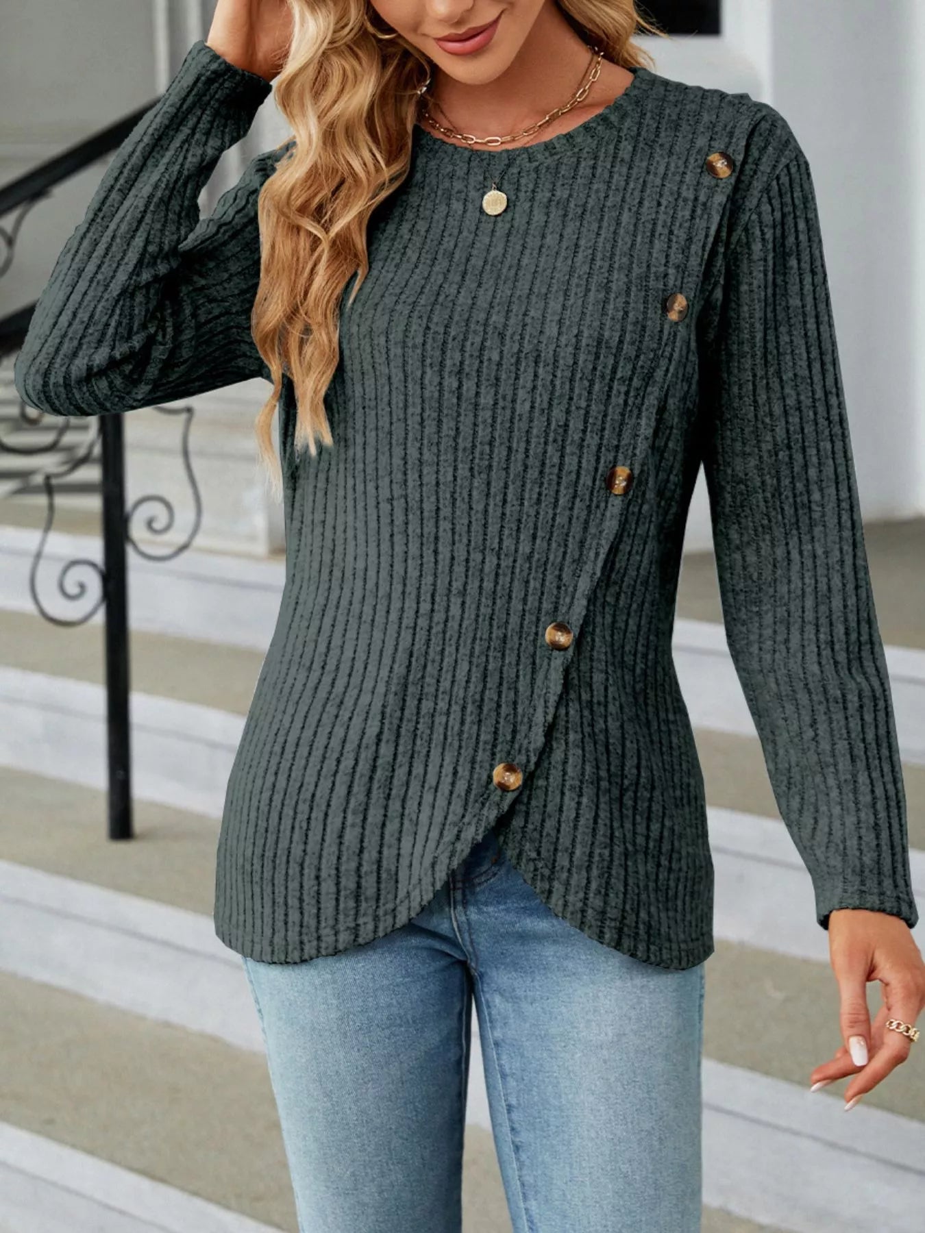 Sudadera Cuello Alto Chic Botones Decorativos