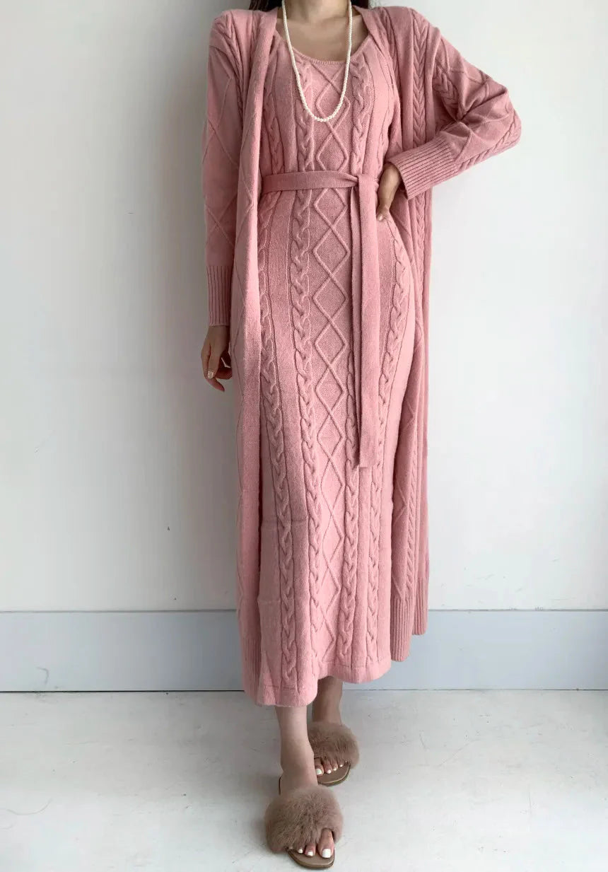 Vestido Largo y Chaqueta de Punto Elegante