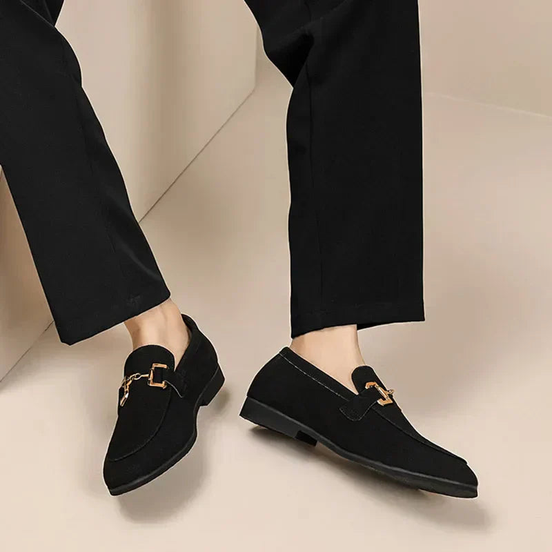 Mocasines de cuero con hebilla elegante