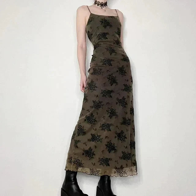 Vestido de Encaje Florido con Capa de Seda