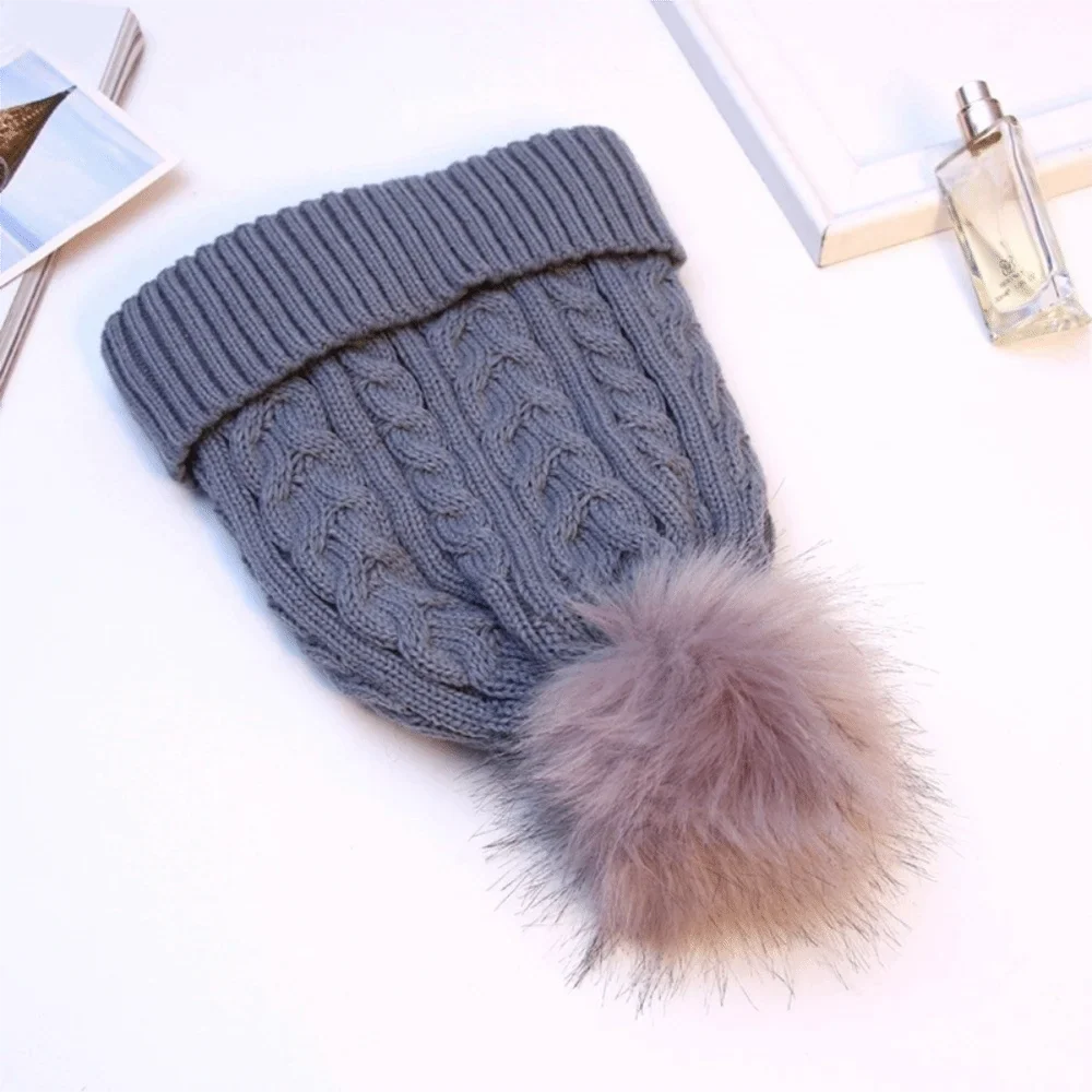 Gorro de lana cálido con pompon para mujer