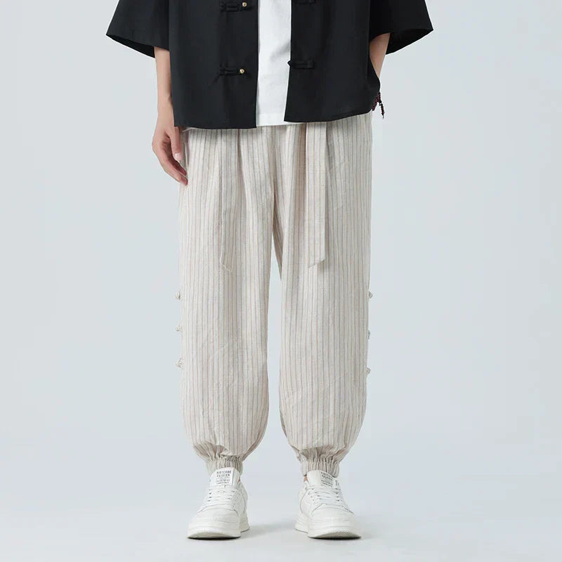 Pantalón deportivo de rayas hombre moderno