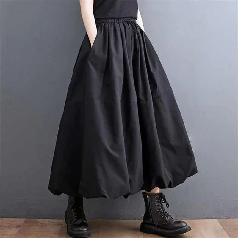 Falda Negra Ajustada con Volumen y Estilo Moderno - Vestiria