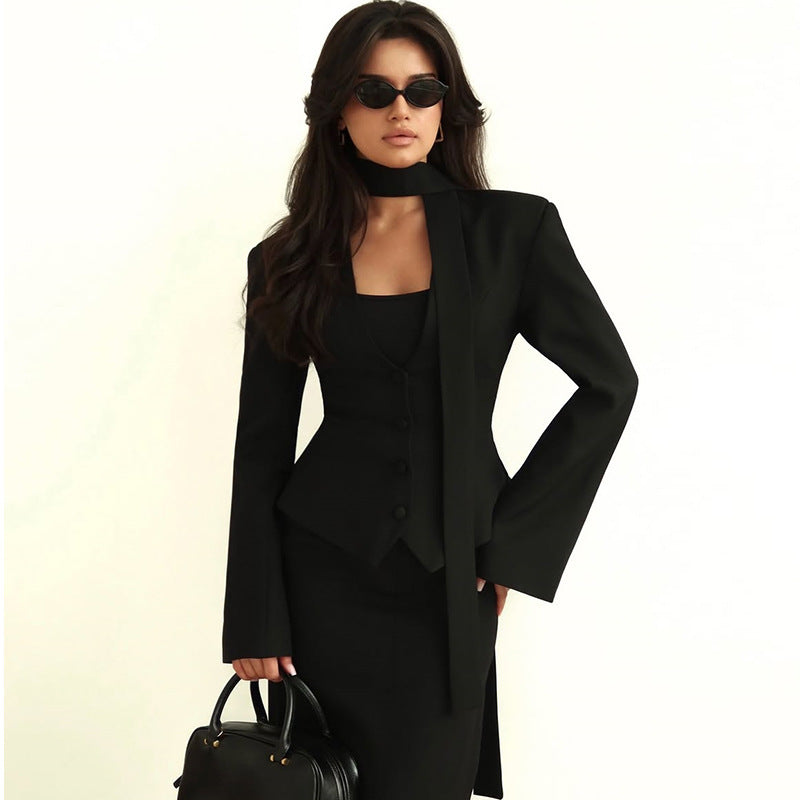 Chaquetón Mujer Escote en V con Pañuelo Elegante