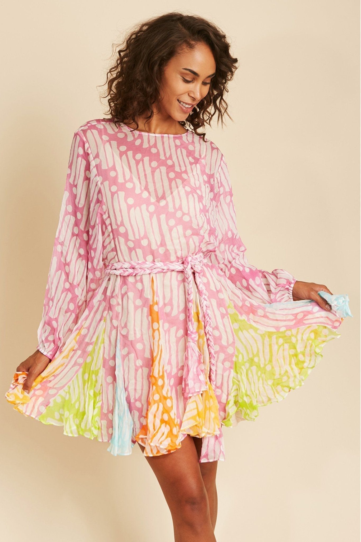 Vestido Corto Floral Con Cuello Redondo