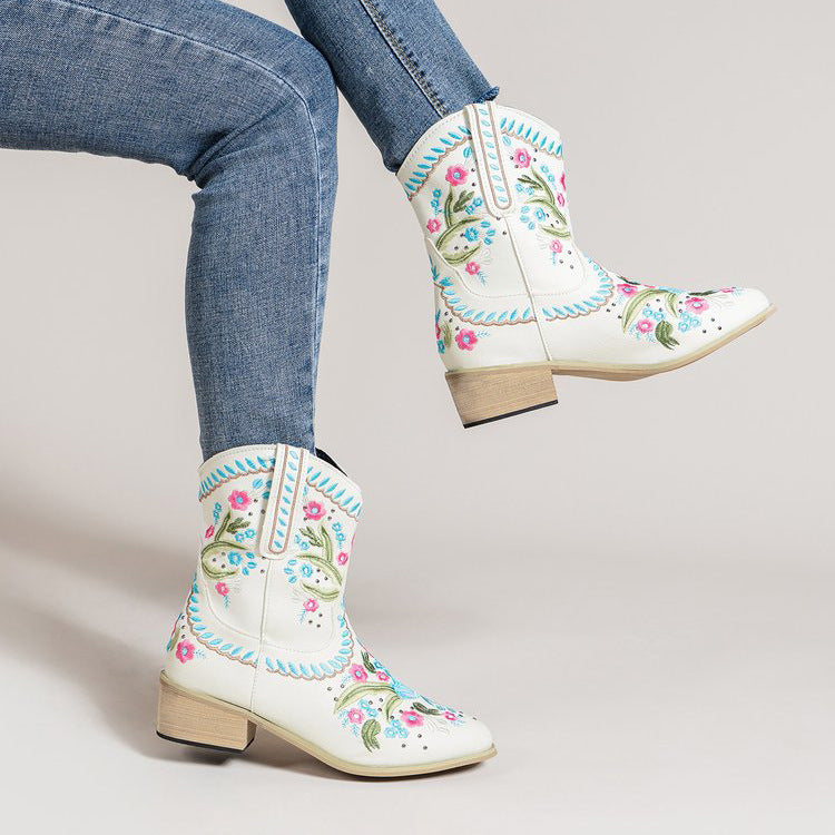 Botas de cuero con bordados elegantes - Vestiria