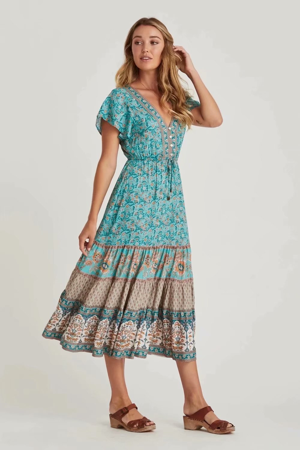 Vestido Midi Flores Escote V Elegante