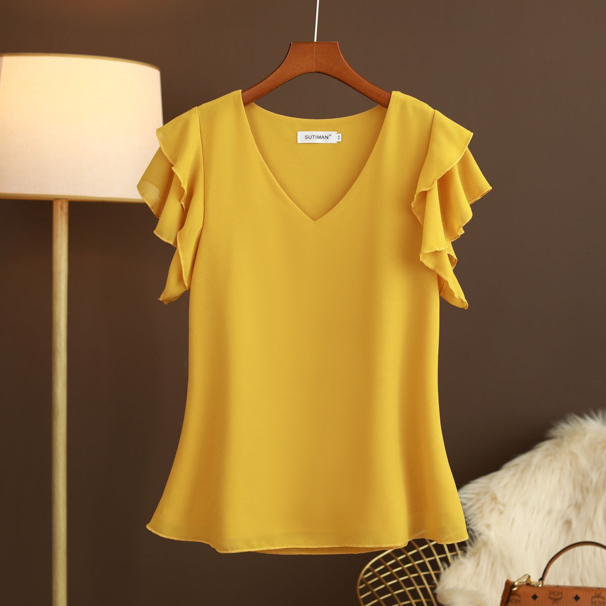 Blusa de mujer gasa ligera con volantes y escote pico