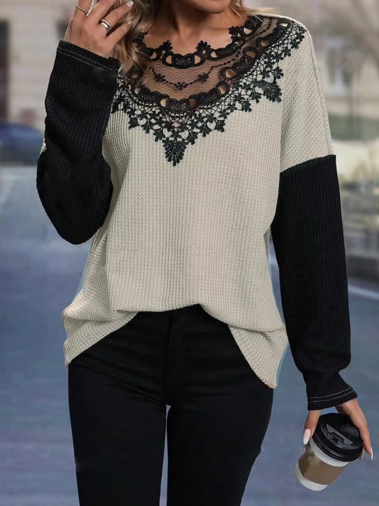 Blusa de encaje elegante con escote en V - Vestiria