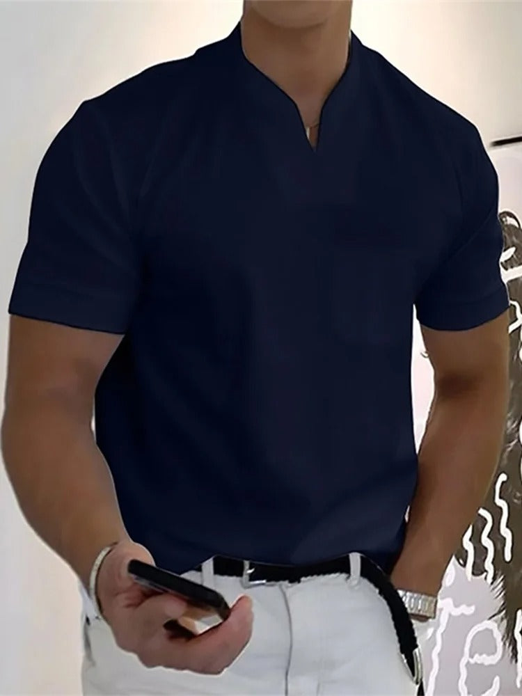 Camiseta deportiva ceñida cuello V hombre