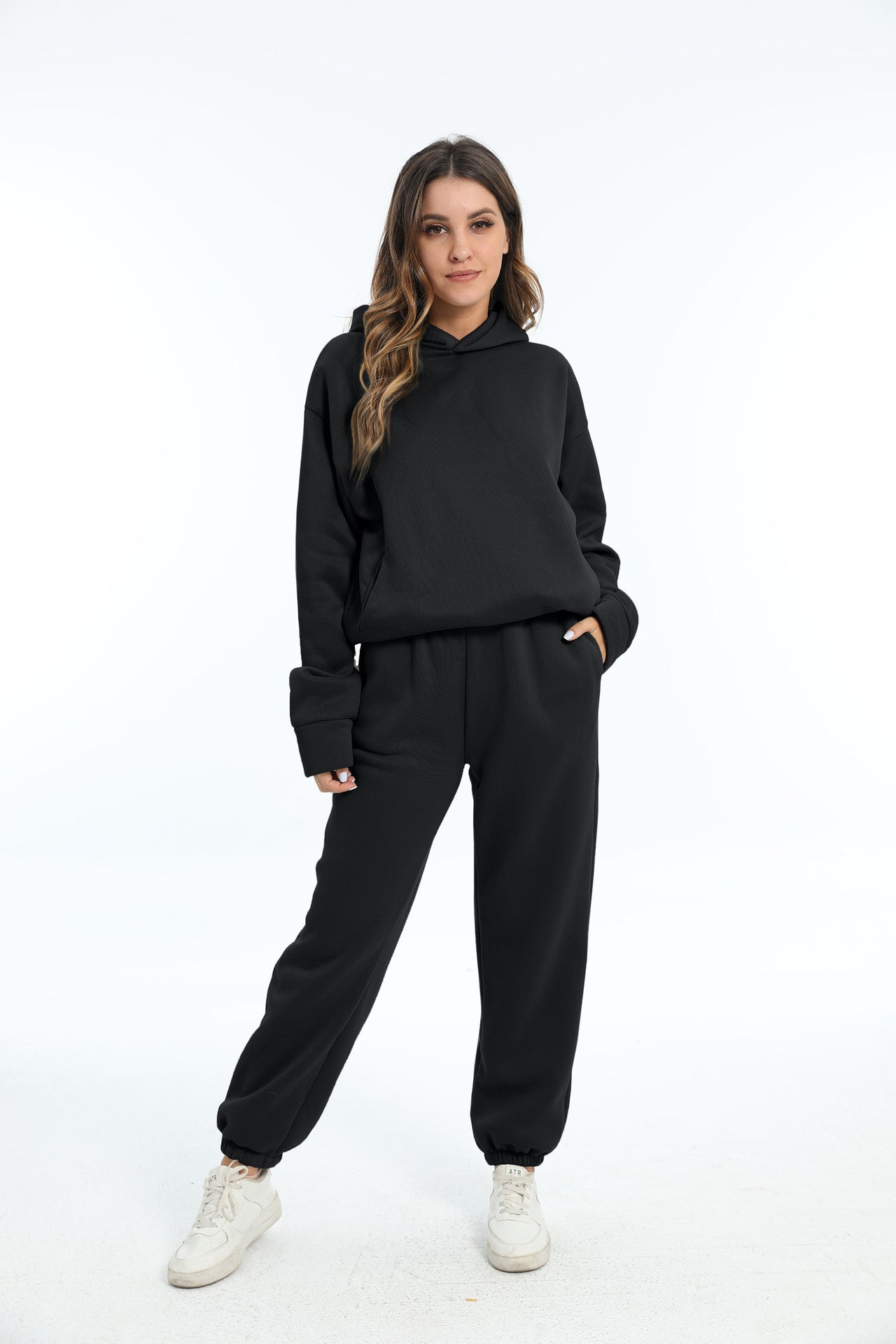 Sudadera y Pantalones Deportivos Clásicos