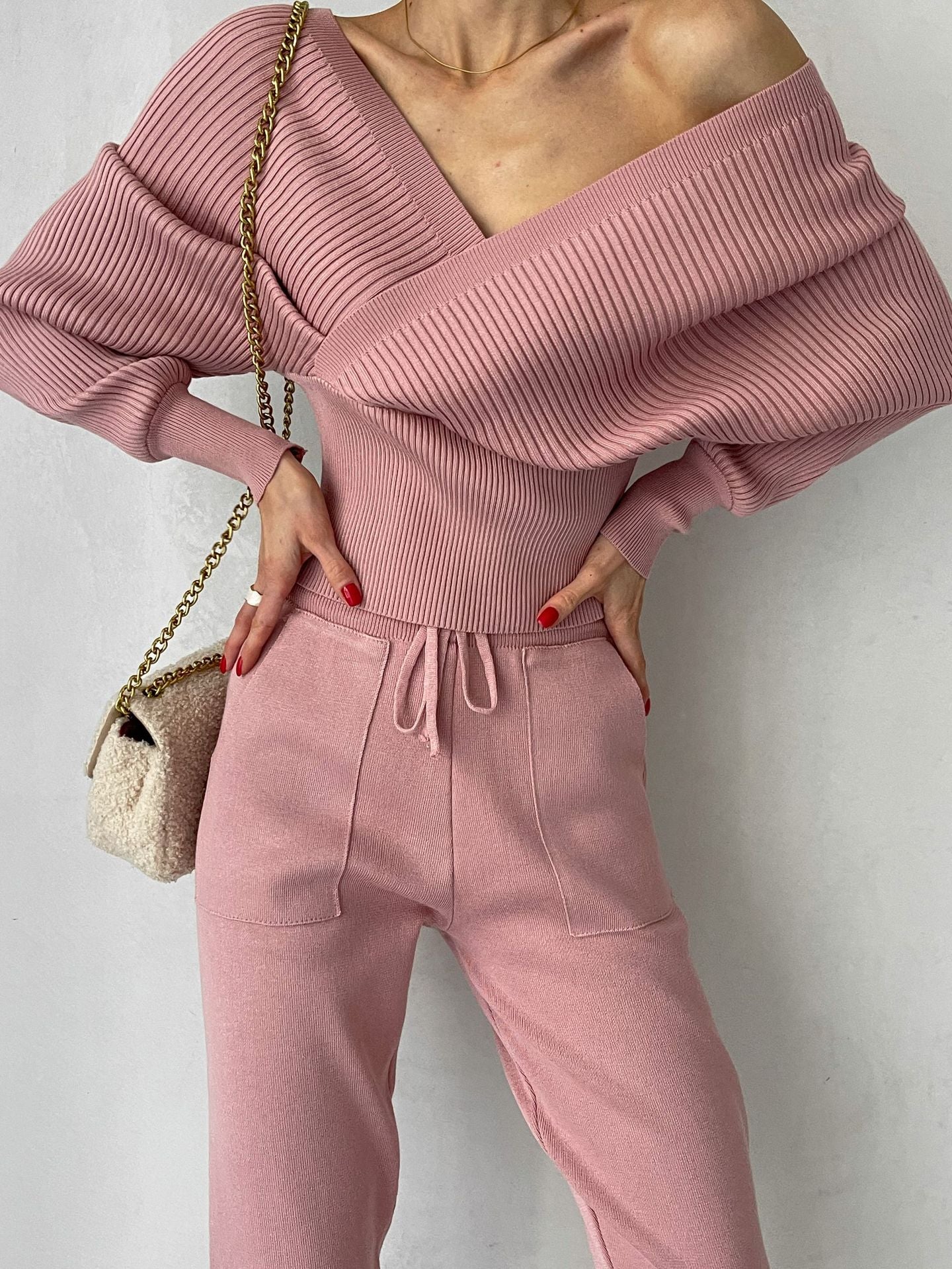 Pantalón y Top de Mujer con Hombros al Descubierto