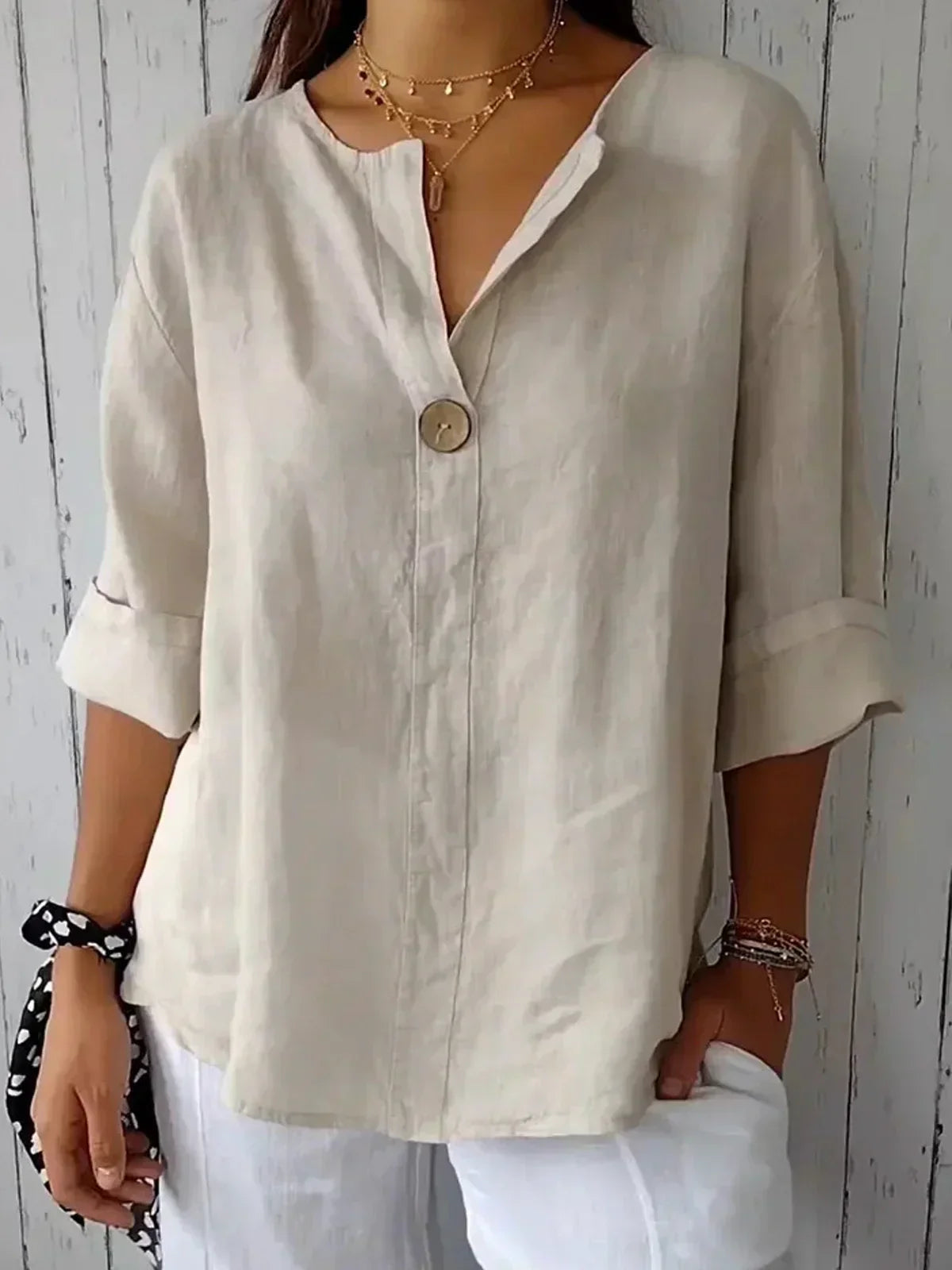 Blusa suave y elegante con escote en V - Vestiria