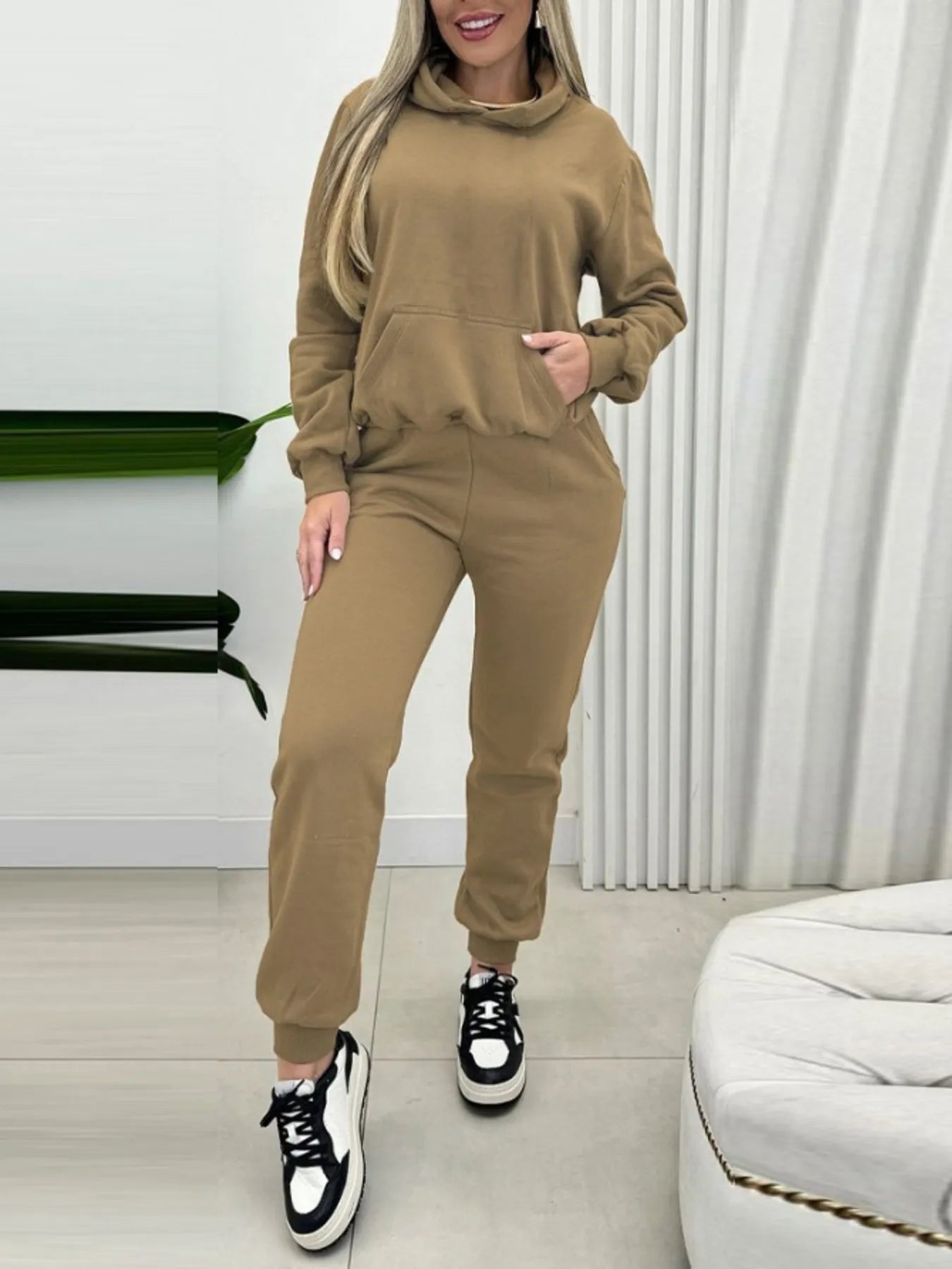 Chaquetón y Pantalones Deportivos Informales