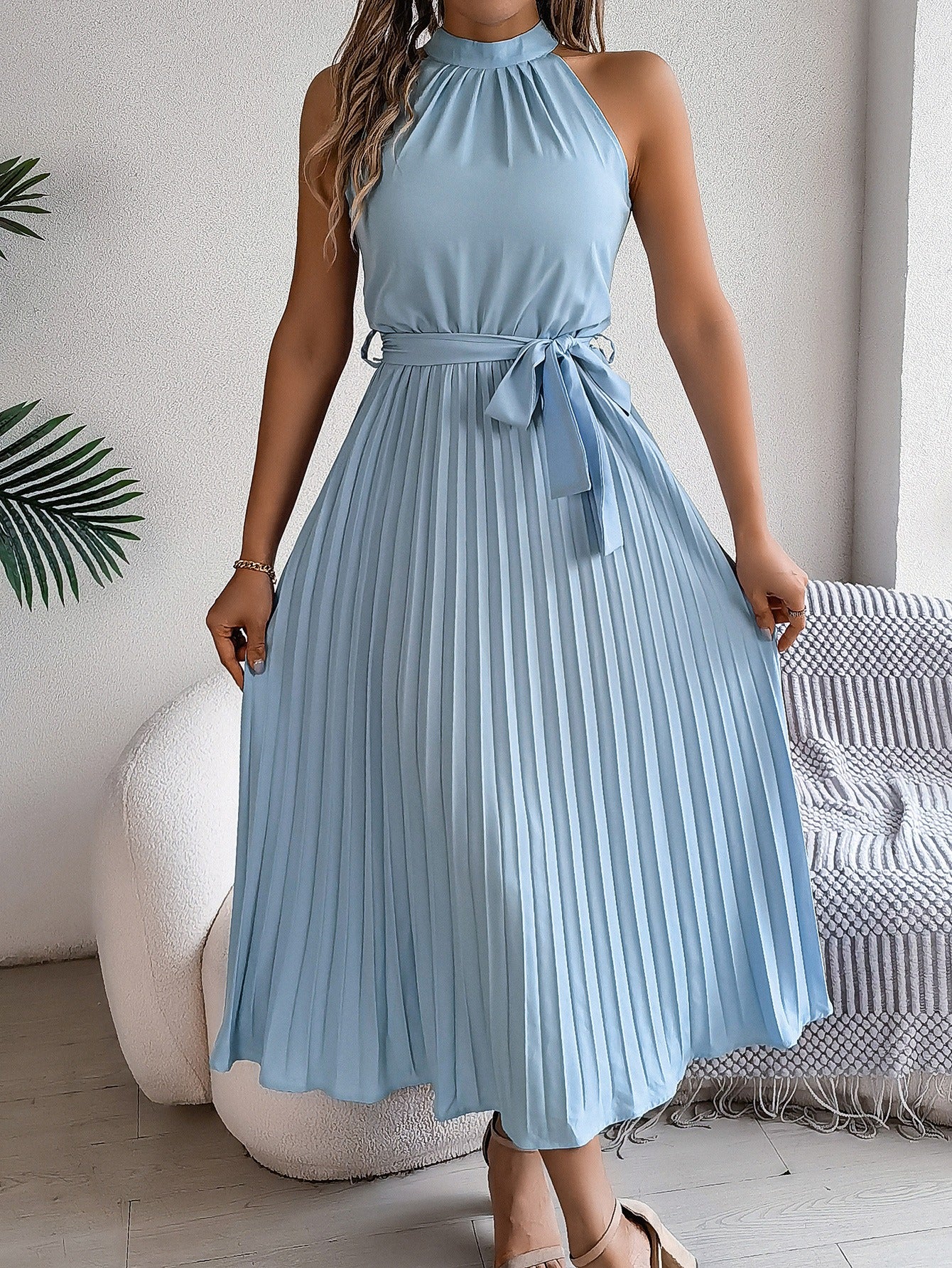 Vestido Midi Sin Mangas Plisado Elegante
