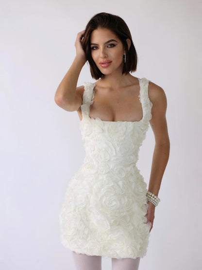 Vestido Blanco Corto Floral Elegante