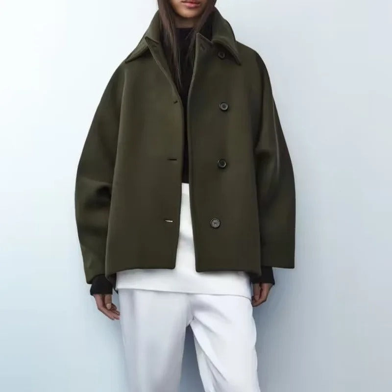Abrigo Corto Chic con Cuello Polo y Mangas Acampanadas - Vestiria
