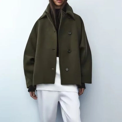 Abrigo Corto Chic con Cuello Polo y Mangas Acampanadas - Vestiria