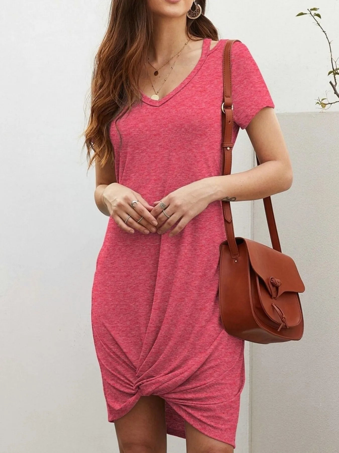 Vestido Verano Ligero con Cuello en V y Detalle Trenzado