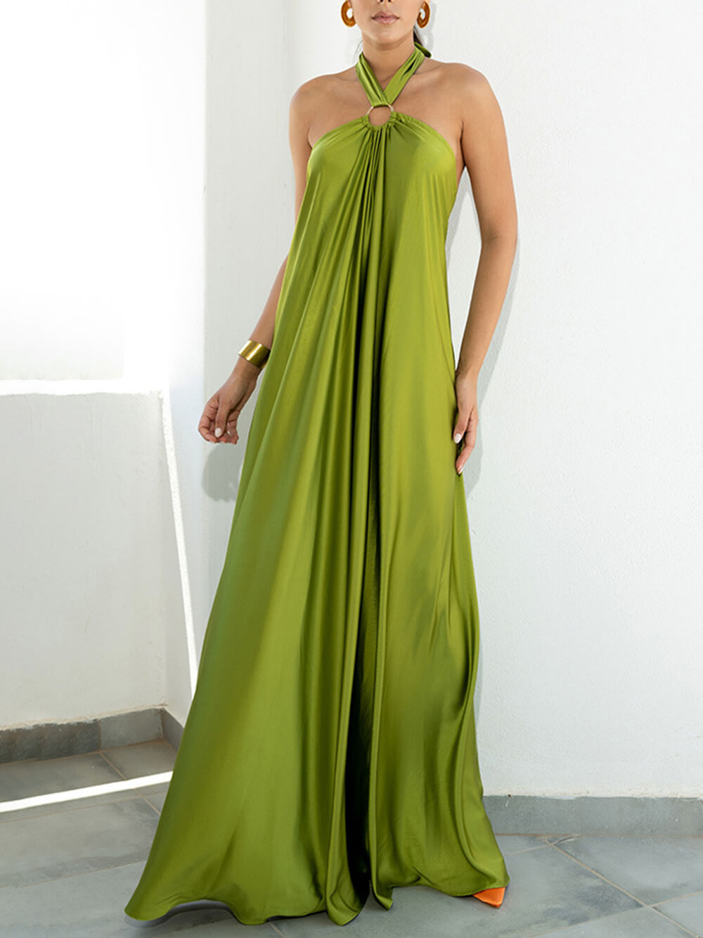 Vestido Verano Ligero con Cuello Halter y Falda Ancha