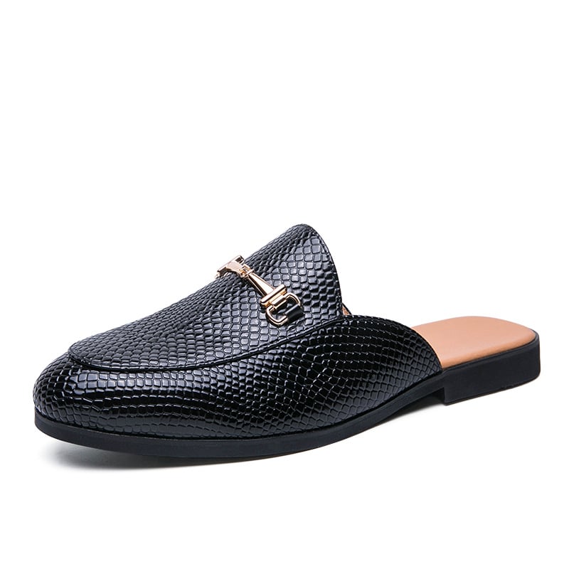 Mocasines de cuero con detalles metálicos