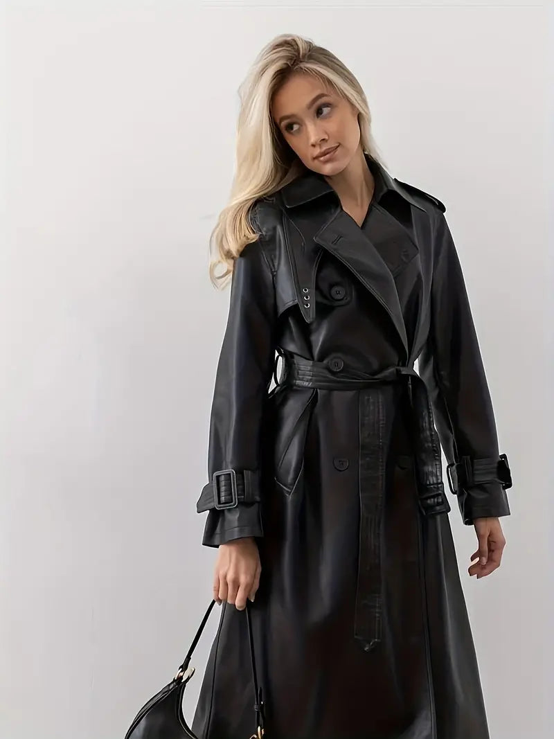 Chaquetón de cuero ajustado con cintura