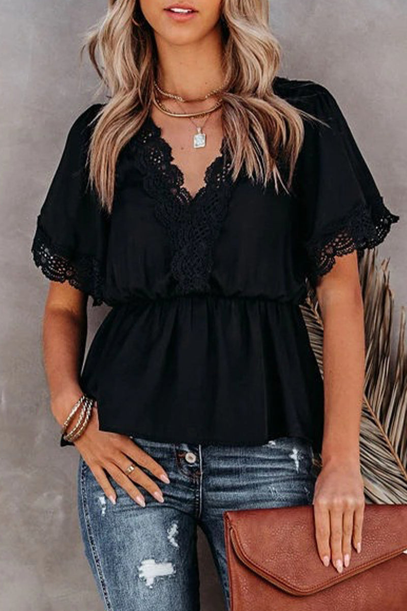 Blusa de encaje ligera con cuello en V