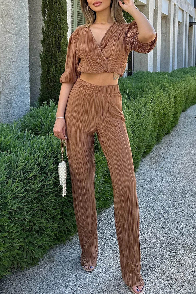 Conjunto de crop top y pantalón elegante mujer