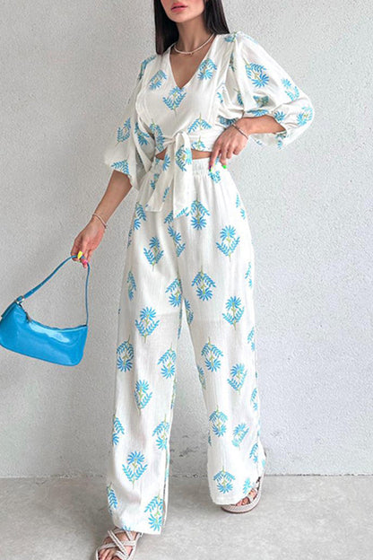 Conjunto de blusa y pantalón cómodo y elegante