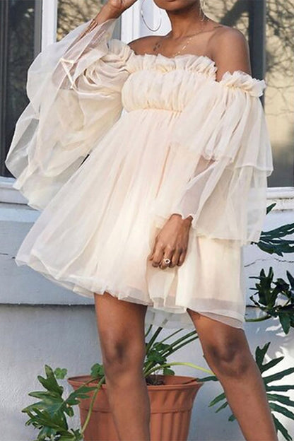 Vestido Midi Elegante con Hombros Descubiertos y Volantes - Vestiria