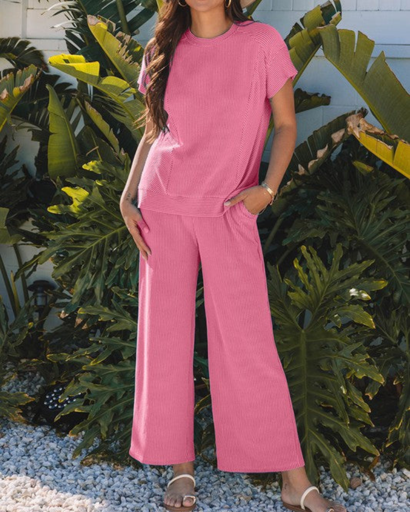 Conjunto de camiseta y pantalón cómodo de verano
