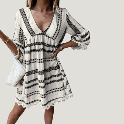 Vestido de Encaje Estampado Floral con Escote en V