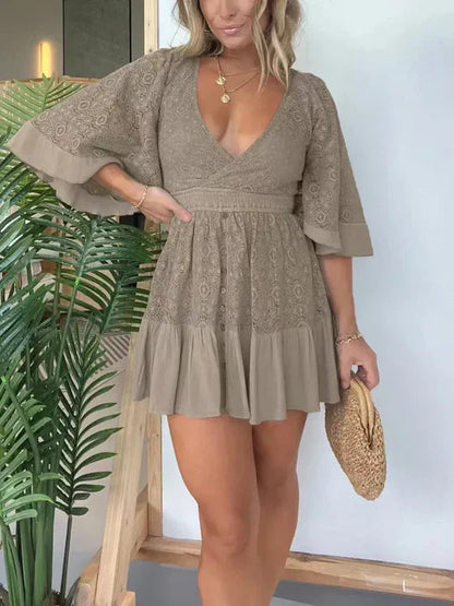 Vestido de Encaje Corto con Escote en V Elegante