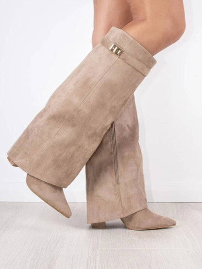 Botas Cuero Altas con Cierre_MetaData: Botas Cuero Muslo con Hebilla se convierte en 
Botas Cuero Altas con Cierre