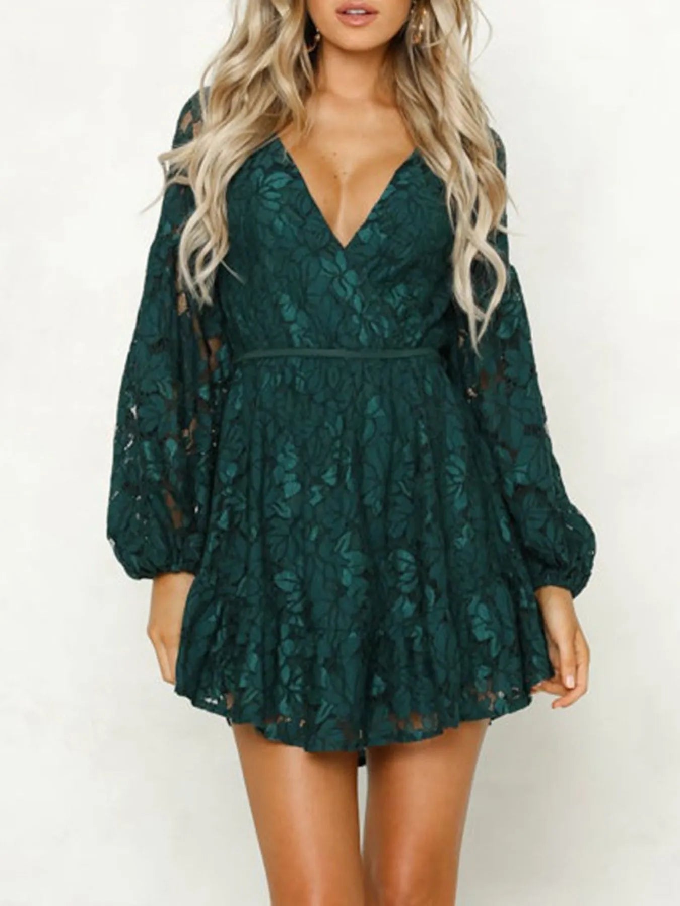 Vestido de Encaje Corto y Elegante con Escote en V