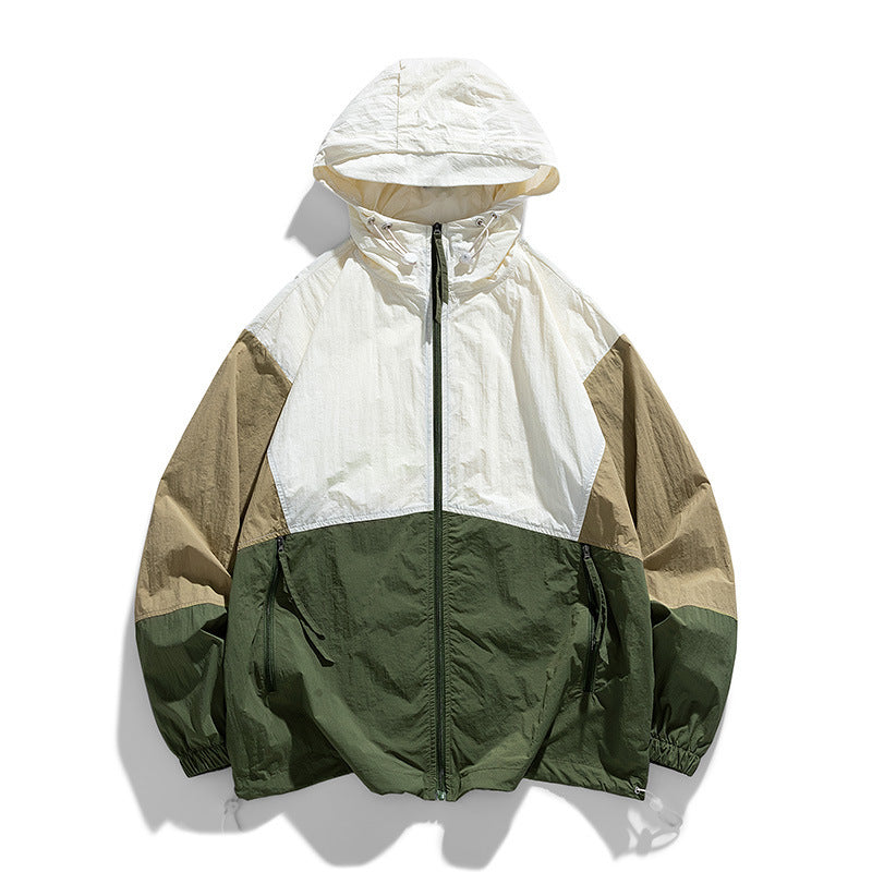 Chaqueta deportiva con capucha ligera
