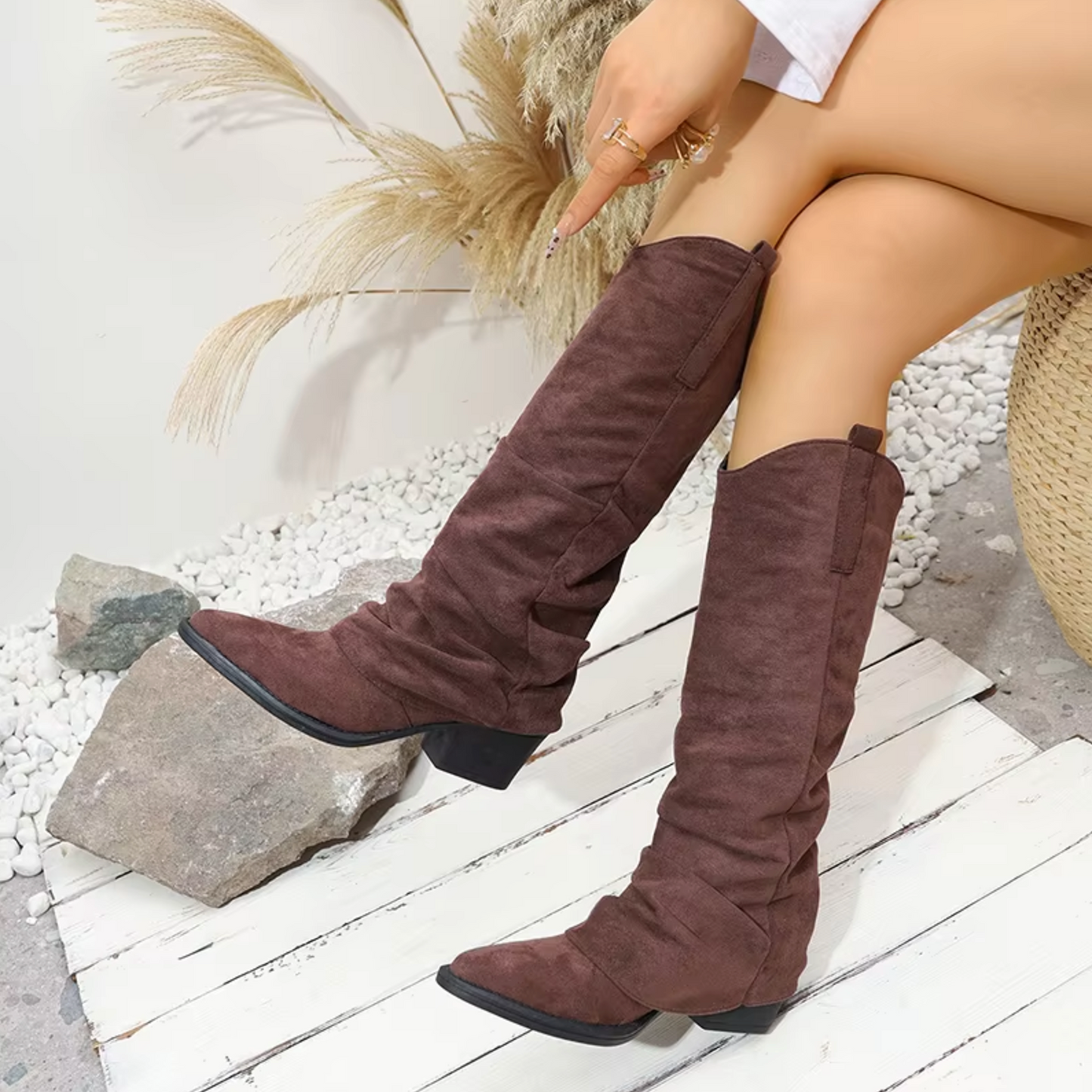 Botas Mujer Altas con Tacón Bajo y Pliegues Elegantes - Vestiria