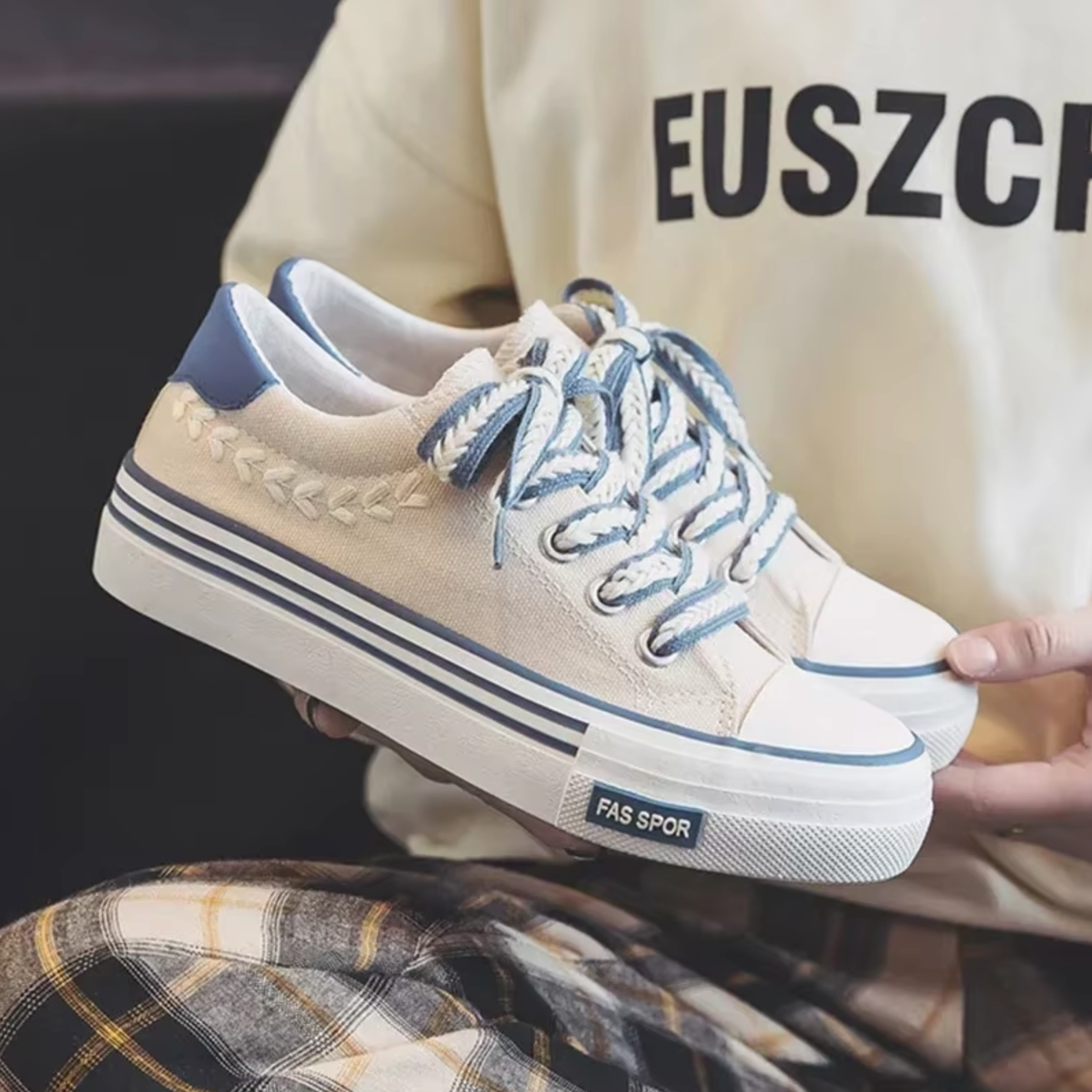 Zapatillas de Moda con Plataforma Elevada - Vestiria