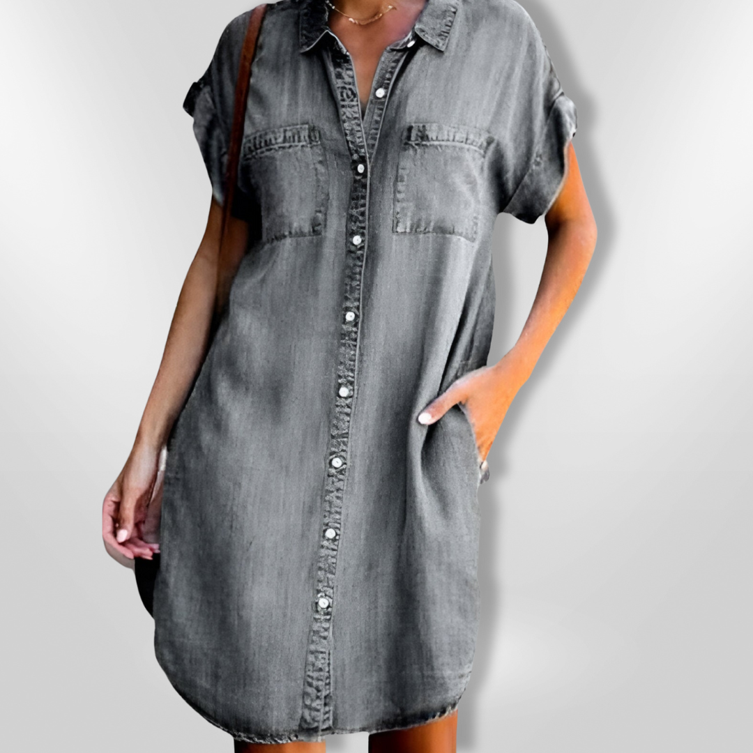 Vestido vaquero femenino ligero con bolsillos