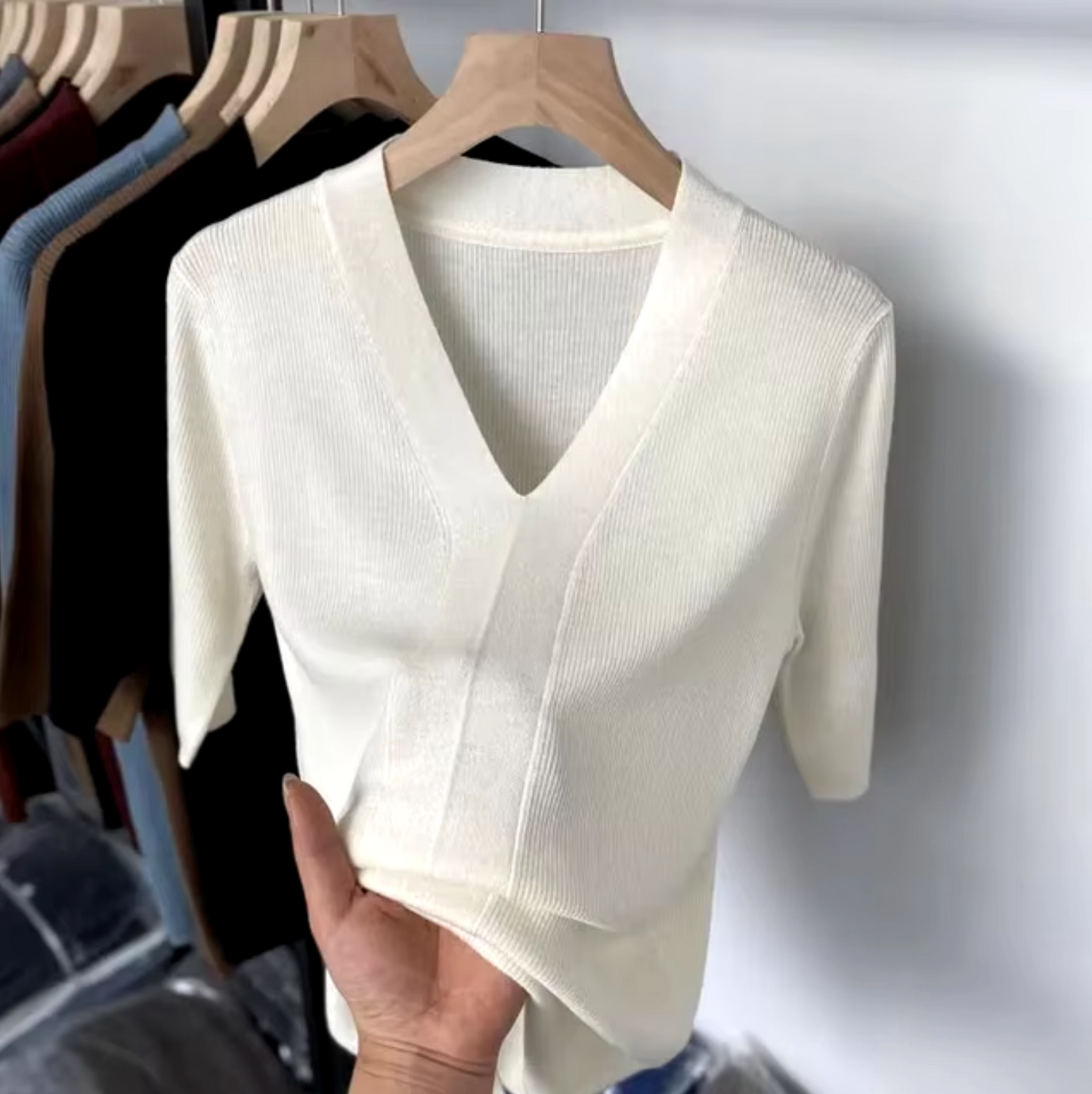 Camisa de punto cuello en V suave