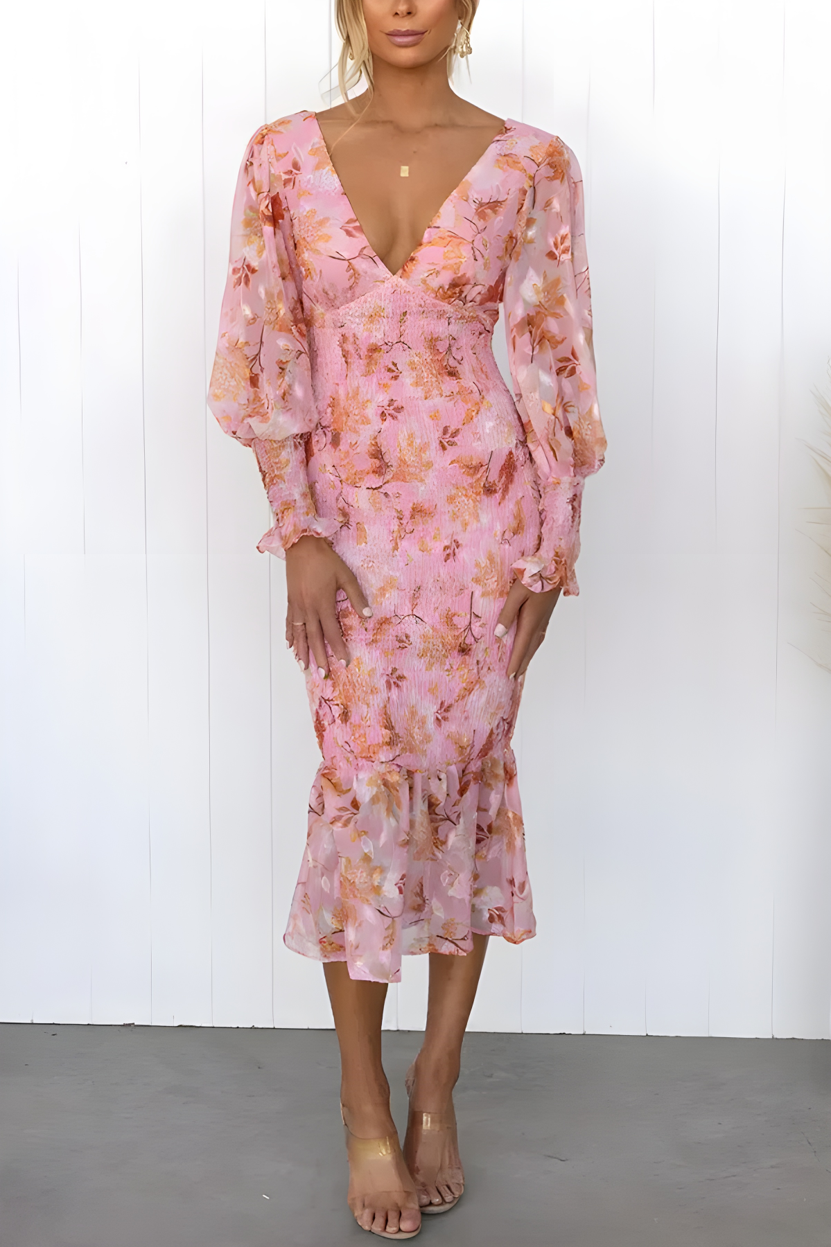 Vestido Midi Elegante con Escote en V y Volantes - Vestiria